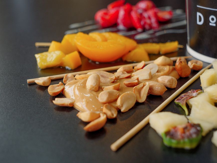 Lanche saudável com frutas e castanhas